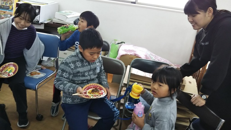 お好み焼きリースの完成です！　さあ、みんな召し上がれ！