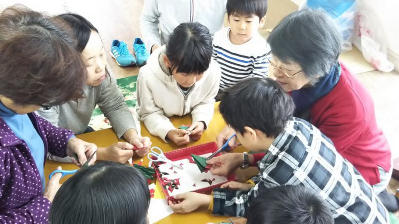 中にはこんな独創的なケーキを作る子も。ケーキでサンタさんを表現した発想力はすばらしい！
 