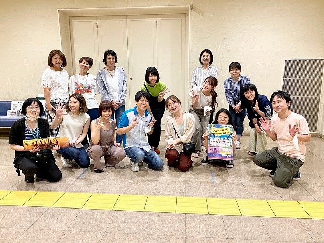 公演後の片付けも終わり、最後にメンバーの方達と記念撮影。

例会担当の恩田ブロックの皆さん、お手伝いしてくださった皆さん、会場の準備だけでなくコロナウイルス対策にまで気を配っていただき、本当にお疲れ様でした。

 

そして、PAN NOTE MAGICの皆さん、すてきな演奏をありがとうございました！

 