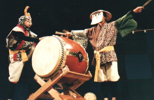 日時：　９/１６（祝月）午後
場所：　琴芝小学校
対象：　小学生以上
参加費：　１０００円　（会員外２０００円）

講師/太鼓と芝居のたまっ子座の役者さん3人