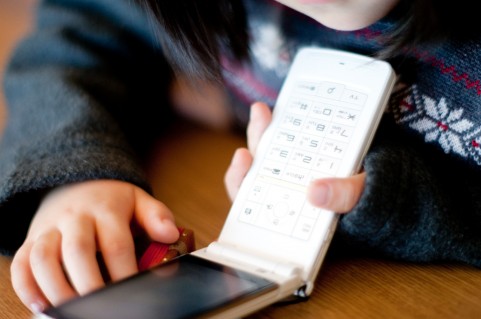 チャイルドラインやまぐちでは、子ども達の相談受け止め、その子の気持ちを「聴く」ボランティアを養成しています。

第12期生の募集を現在、行っておりますので、興味のある方、やってみたい方はお問い合わせください。

■お申込・お問合せ先　
NPO法人　子ども劇場山口県センター
〒755-0018  宇部市錦町2番5号
TEL/0836-32-4287　　FAX/0836-32-4288
